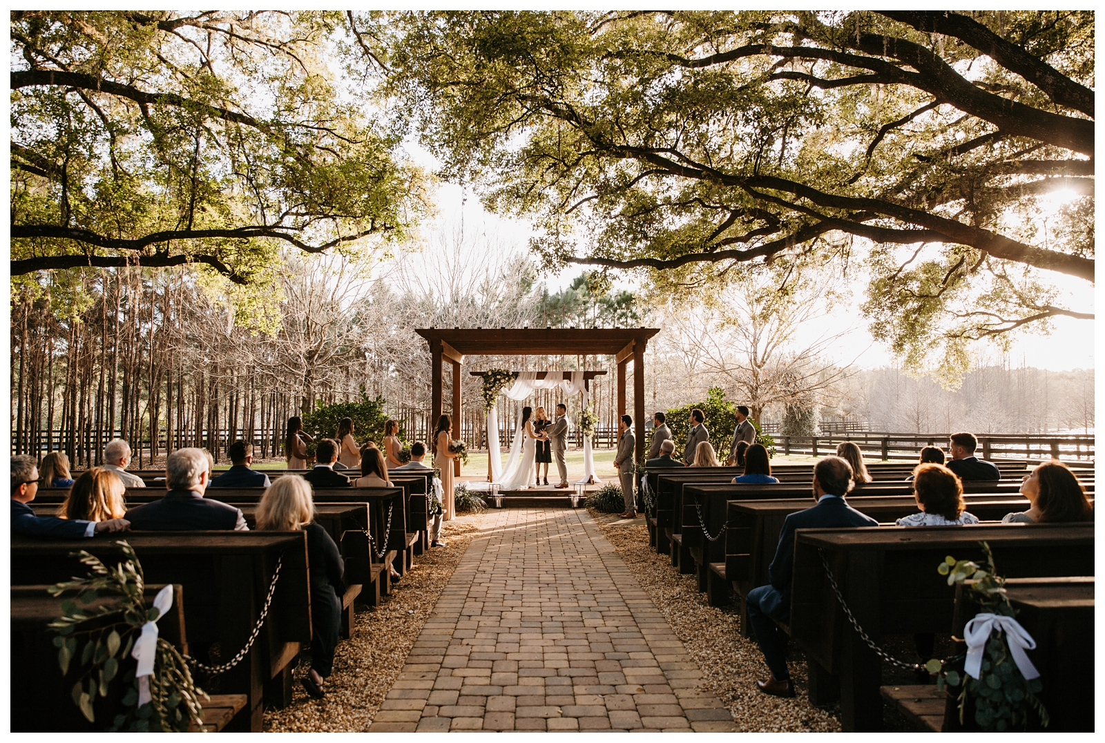 Outdoor wedding ceremony at Club Lake Plantation