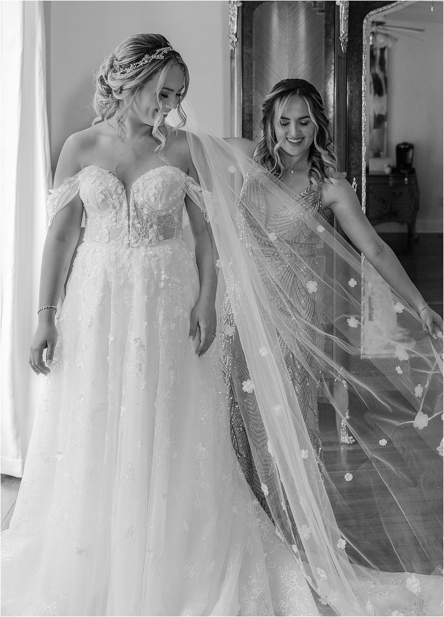 maid of honor fluffing out wedding veil